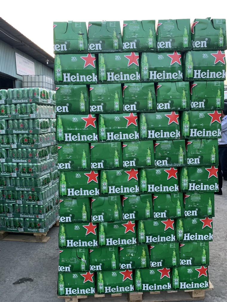 TP. Hồ Chí Minh tạm giữ hơn 12.000 sản phẩm sữa Ensure và bia Heineken nhập lậu ảnh 2