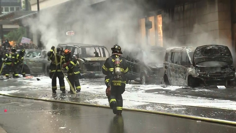 Biểu tình lan rộng ít nhất 30 thành phố ở Mỹ, nhiều nơi áp lệnh giới nghiêm và tình trạng khẩn cấp ảnh 3