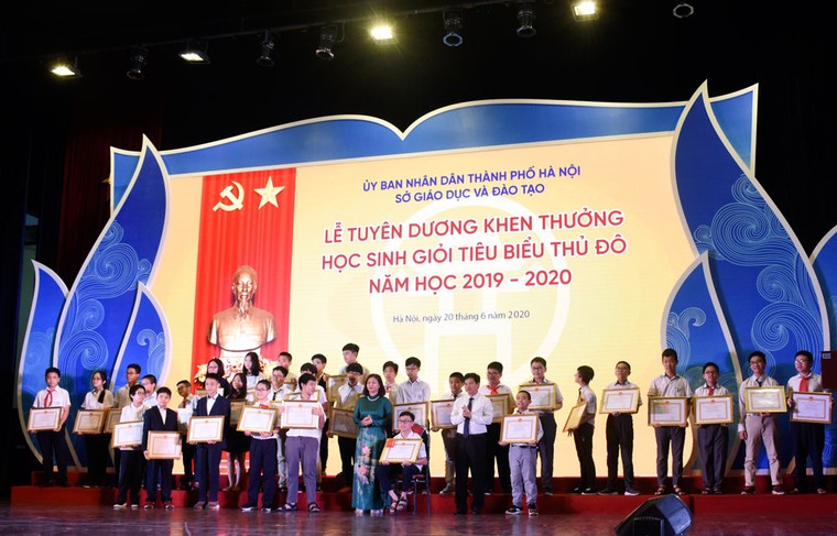 Hà Nội tuyên dương 509 học sinh giỏi tiêu biểu ảnh 4