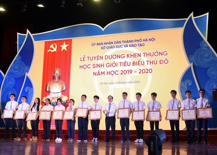Hà Nội tuyên dương 509 học sinh giỏi tiêu biểu ảnh 2