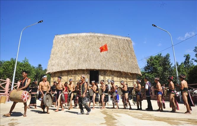 Độc đáo những mái nhà rông truyền thống ảnh 2