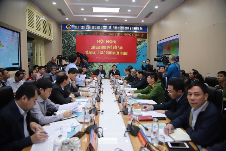 Dự báo trong 24 giờ tới bão số 8 mạnh cấp 9-10, giật cấp 12 ảnh 2