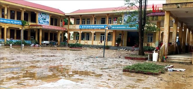 Quảng Bình nỗ lực khắc phục khó khăn để học sinh sớm trở lại trường sau lũ ảnh 1