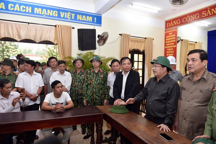 Phó Thủ tướng Trịnh Đình Dũng: Tình hình rất khẩn trương ảnh 6