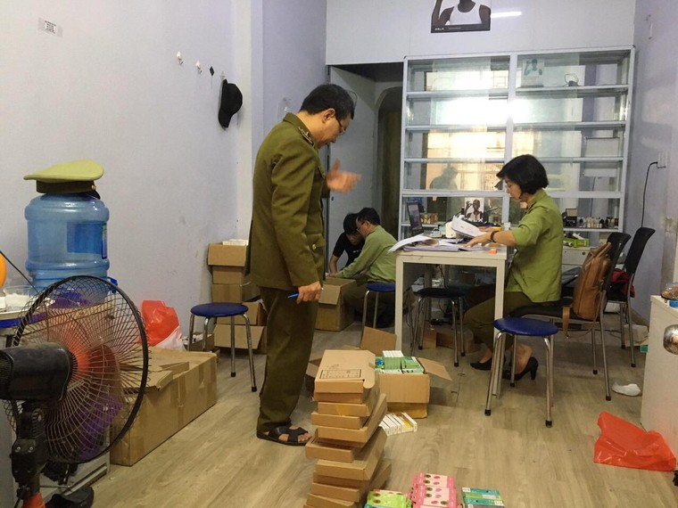 Hà Nội: thu giữ gần 1.600 máy hút thuốc lá điện tử ảnh 2