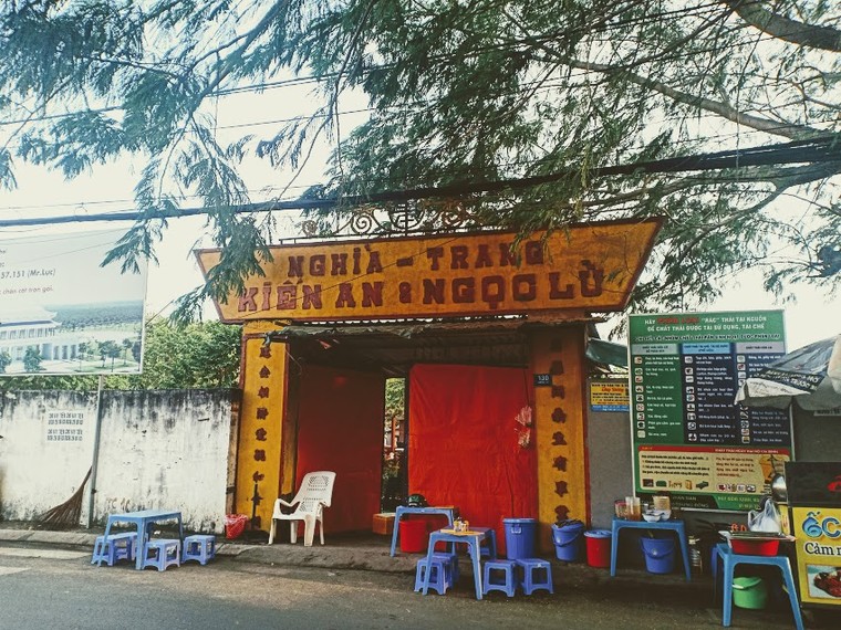 Sống nơi cửa mả: Bài 1 - Láng giềng âm dương ảnh 1