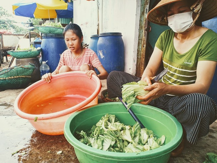 Sống nơi cửa mả - Bài 2: Cư dân ‘thành phố buồn’ ảnh 2