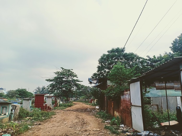 Sống nơi cửa mả - Bài 2: Cư dân ‘thành phố buồn’ ảnh 5