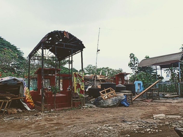 Sống nơi cửa mả - Bài 2: Cư dân ‘thành phố buồn’ ảnh 4