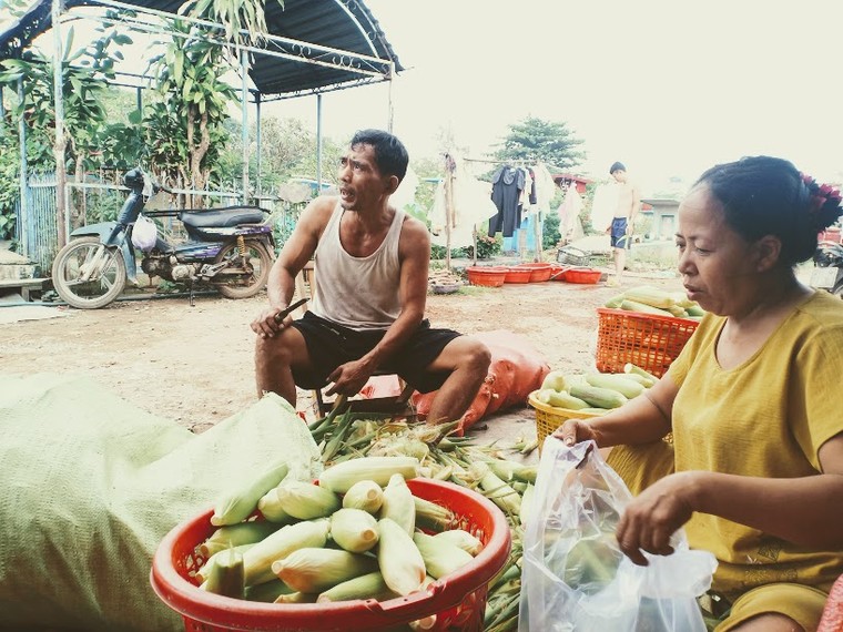Sống nơi cửa mả - Bài 2: Cư dân ‘thành phố buồn’ ảnh 3