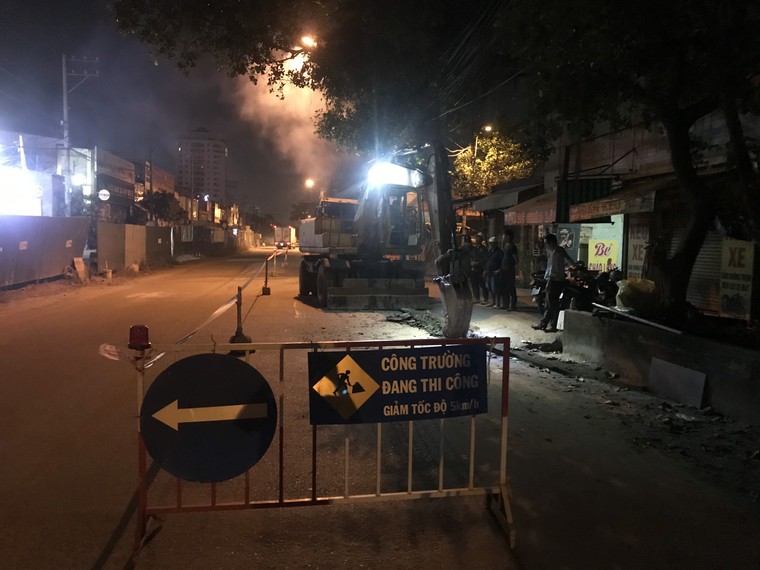 Từ phản ánh của Ngày Nay: Sở GTVT và BQL giao thông sửa đường Lương Định Của ngay trong đêm ảnh 2