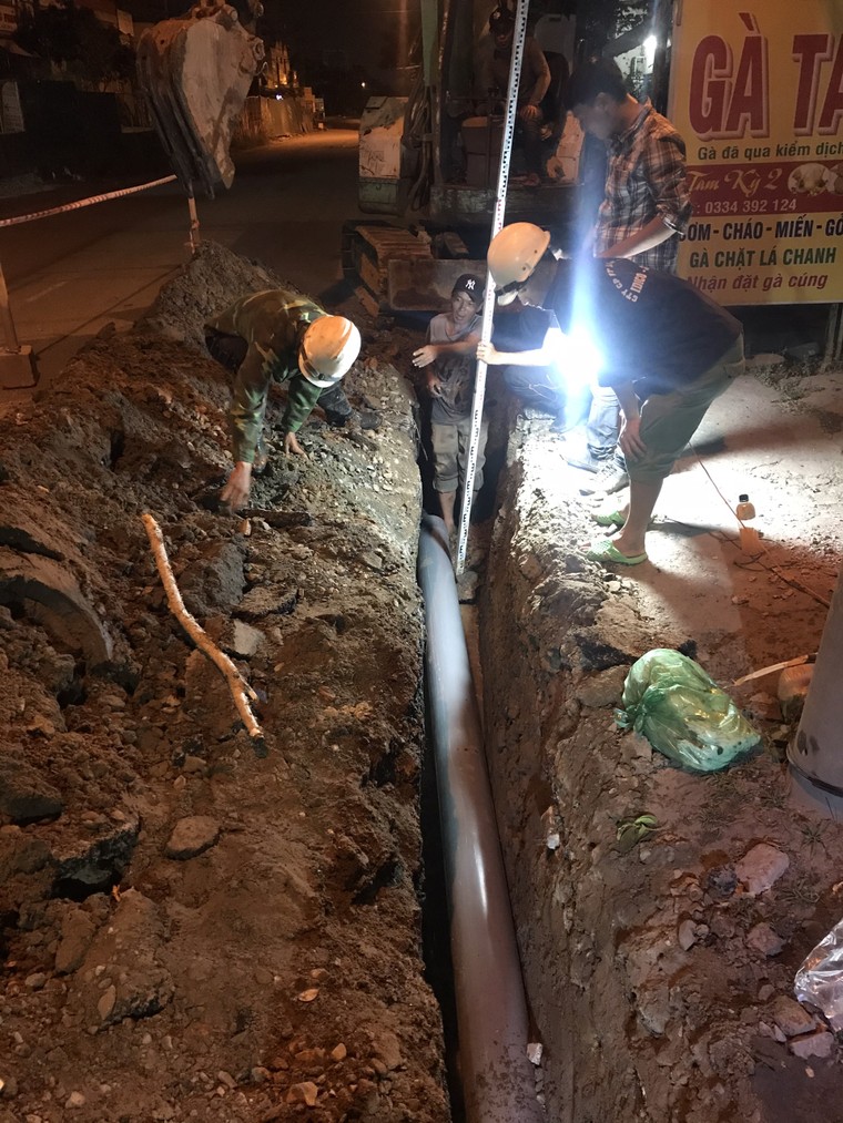 Từ phản ánh của Ngày Nay: Sở GTVT và BQL giao thông sửa đường Lương Định Của ngay trong đêm ảnh 5