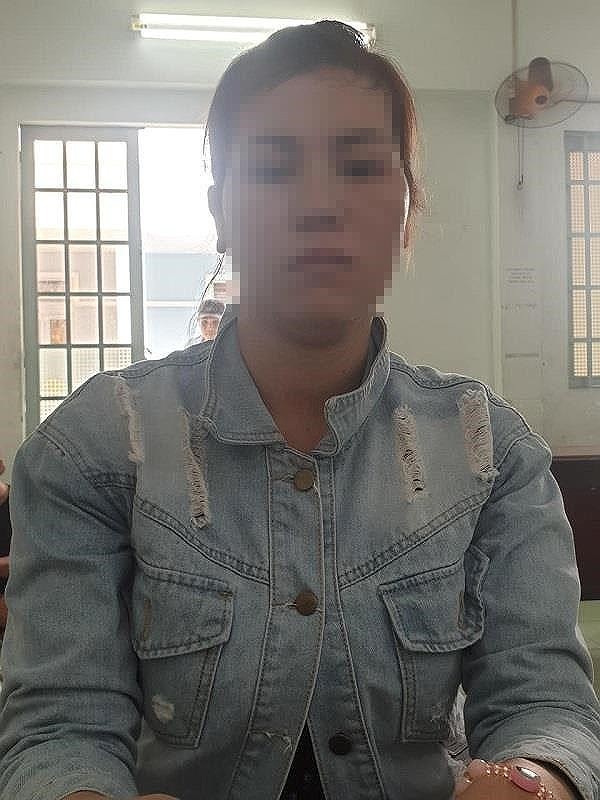 TP.HCM: Bé gái một tuổi bị mẹ nuôi đánh gãy chân chỉ vì biếng ăn và hay khóc nhè ảnh 1