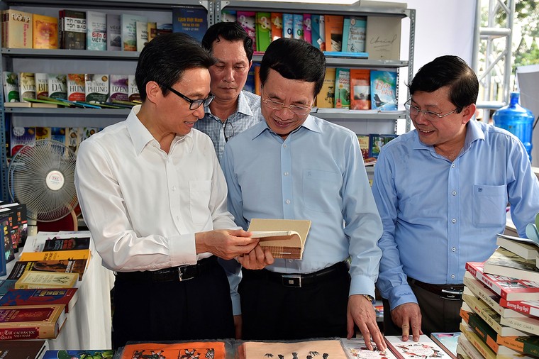 ‘Dẫu có bạc vàng trăm vạn lạng - Chẳng bằng kinh sử một vài pho’ ảnh 2