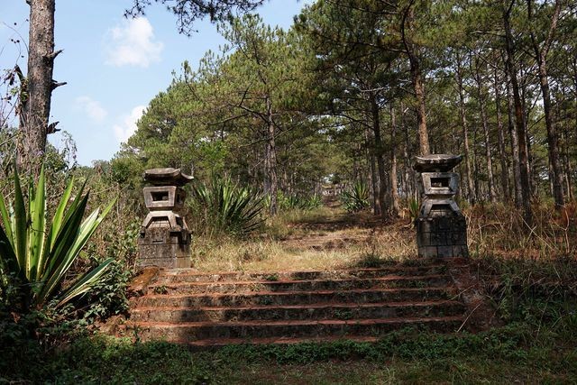 Khám phá lăng mộ bằng đá xanh của phụ thân Nam Phương hoàng hậu ảnh 6