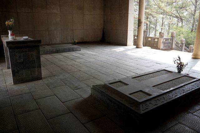 Khám phá lăng mộ bằng đá xanh của phụ thân Nam Phương hoàng hậu ảnh 8