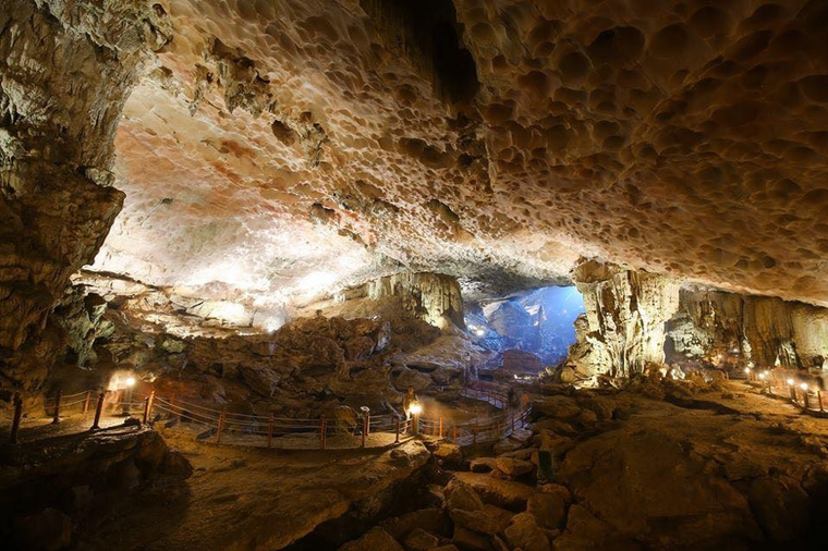 Lọt top 5 điểm đến hấp dẫn nhất Châu Á: Vịnh Hạ Long có những gì? ảnh 1