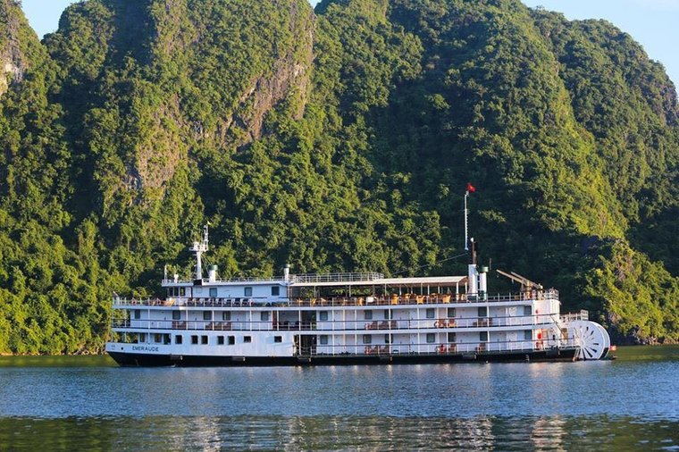 Lọt top 5 điểm đến hấp dẫn nhất Châu Á: Vịnh Hạ Long có những gì? ảnh 2