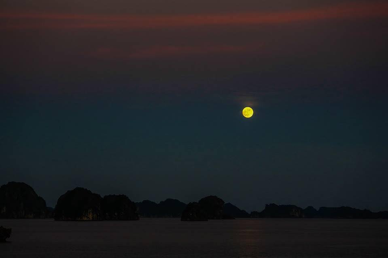 Lọt top 5 điểm đến hấp dẫn nhất Châu Á: Vịnh Hạ Long có những gì? ảnh 3