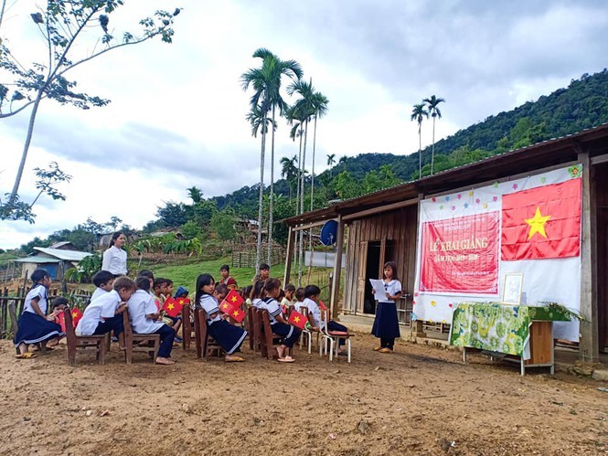 Xúc động lễ khai giảng 2 cô giáo 34 trò trên vùng cao Nam Trà My ảnh 2