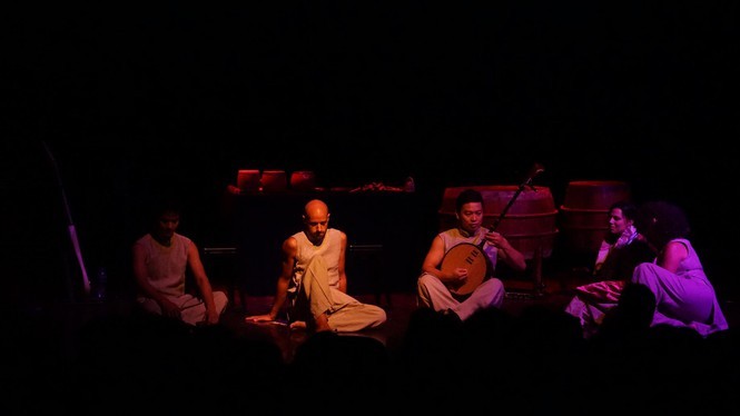 Thú vị nghệ sĩ Pháp diễn Kiều ảnh 1