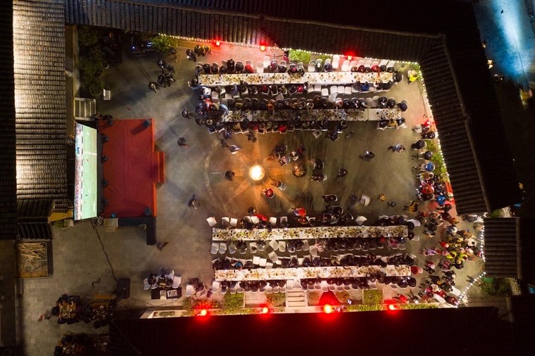 Lạc giọng vì cổ vũ bóng đá ở nơi đặc biệt nhất Việt Nam ảnh 1