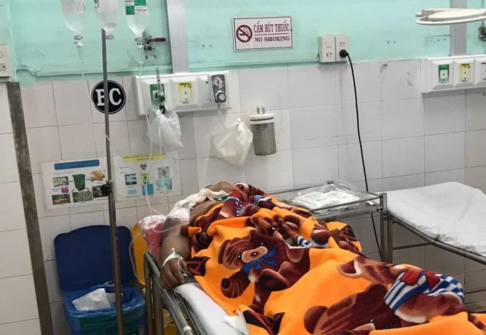 Bí ẩn nguyên nhân tài xế taxi bị đâm thủng phổi trước cổng bệnh viện ảnh 1