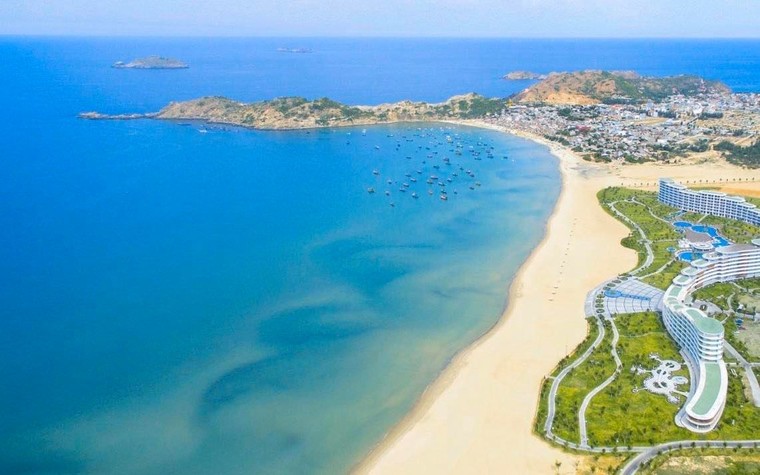 Đau đầu trông con mùa dịch, phụ huynh rủ nhau về chơi miền biển ấm ảnh 2