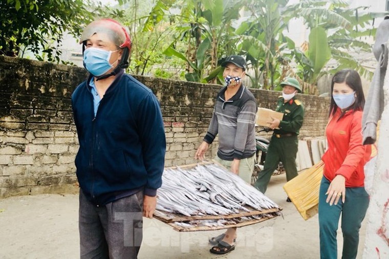 Nhiều hiện vật 'quý như vàng' ủng hộ phòng chống dịch COVID-19 ảnh 4