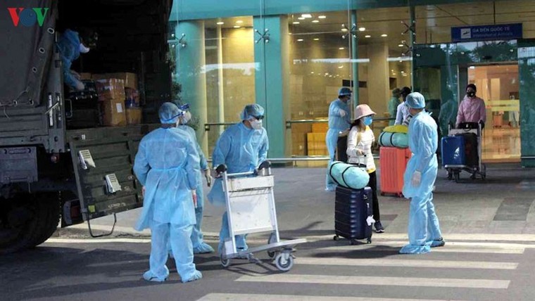 Gần 300 công dân từ UAE về nước an toàn tại sân bay Cần Thơ ảnh 1