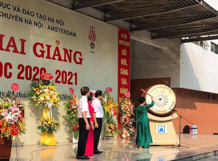 Lễ khai giảng đơn giản nhưng mang nhiều ý nghĩa tại 'ngôi trường chuyên hàng đầu Thủ đô' ảnh 2