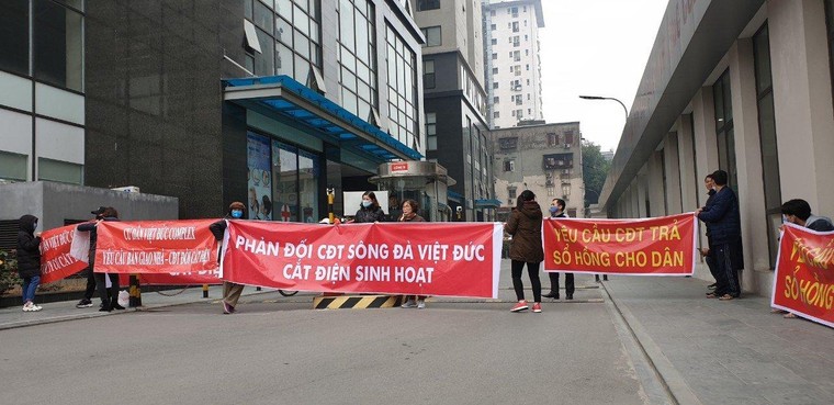 Chung cư Việt Đức Complex: Cắt điện ép dân ký nhận bàn giao để trốn tiền phạt? ảnh 1