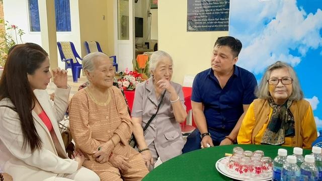 Lý Hùng, Lý Hương bật khóc khi hoàn thành di nguyện của cố NSND Lý Huỳnh ảnh 7