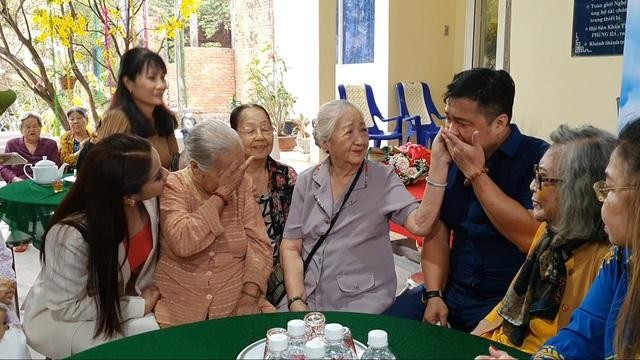 Lý Hùng, Lý Hương bật khóc khi hoàn thành di nguyện của cố NSND Lý Huỳnh ảnh 10