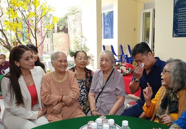 Lý Hùng, Lý Hương bật khóc khi hoàn thành di nguyện của cố NSND Lý Huỳnh ảnh 9