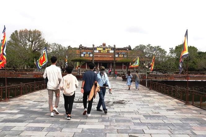 Trùng tu nguyên trạng ngôi điện ‘đặc biệt’ nhất xứ Huế ảnh 1