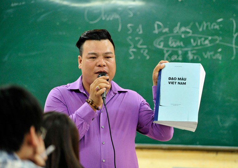 Nghệ nhân Hoàng Tiến Hưng: Đồng bóng mọc như nấm sau mưa ảnh 1