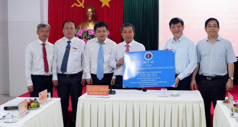 Bộ Y tế yêu cầu nhanh chóng hoàn thành bệnh viện dã chiến tại Cần Thơ ảnh 1