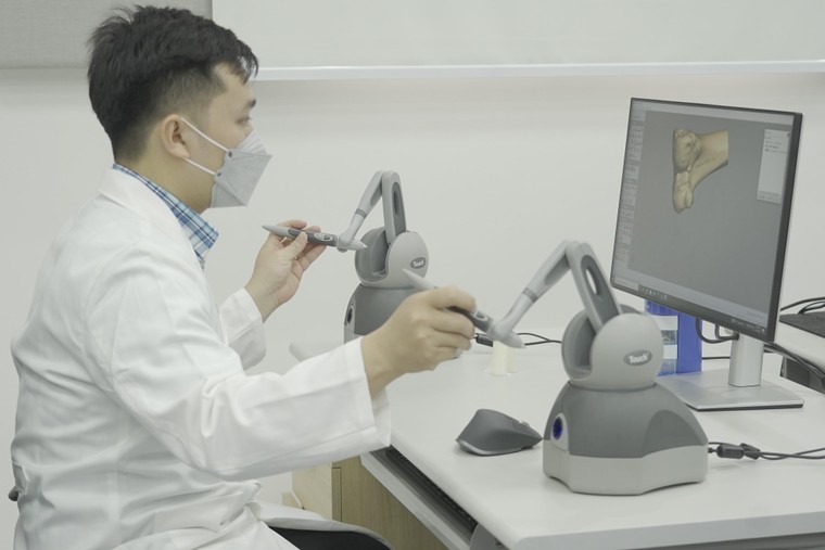 Thước ngắm phẫu thuật’ độc quyền ‘made in Vietnam’ giúp nâng độ chính xác của phẫu thuật khớp gối ảnh 2