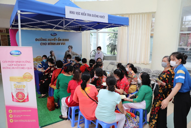 Vinamilk chăm sóc sức khoẻ cho 10 ngàn người cao tuổi tại 27 tỉnh thành cả nước ảnh 1