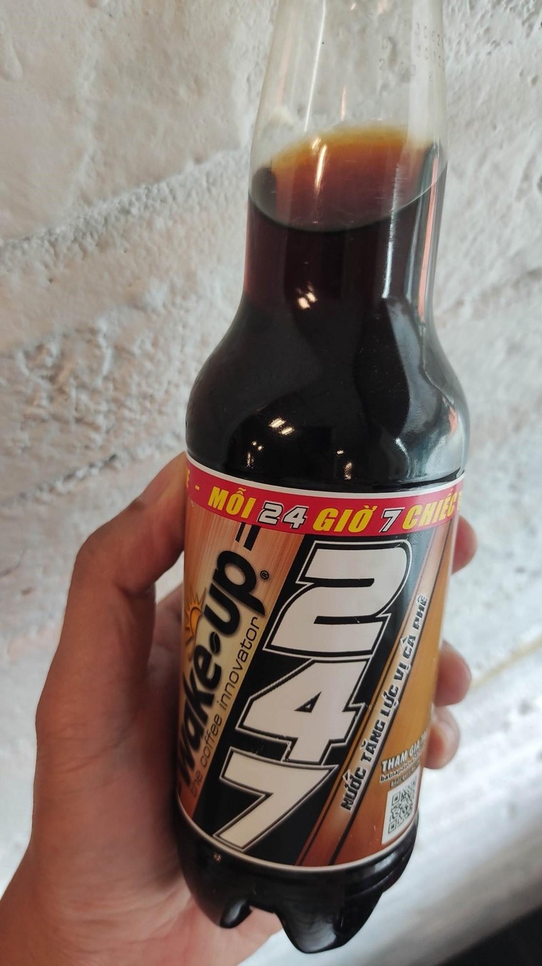 Vẫn là chai Wake-up 247 mà giờ nó lạ lắm, làm mọi người phải 'đứng ngồi không yên' ảnh 1