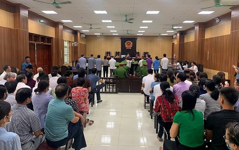 Phiên tòa xét xử cựu Giám đốc Sở GD-ĐT Thanh Hóa bị hoãn do vắng mặt nhiều người ảnh 1