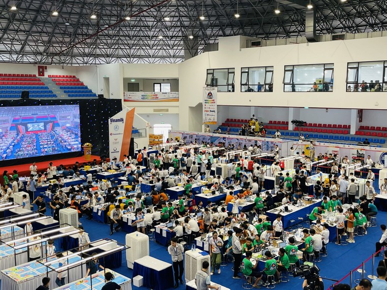 Học sinh quận Ba Đình giành giải Vàng trong Cuộc thi Robot thế giới 2023 tại Việt Nam ảnh 1