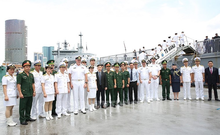 Hai tàu hải quân Hoàng Gia New Zealand thăm hữu nghị Việt Nam ảnh 7