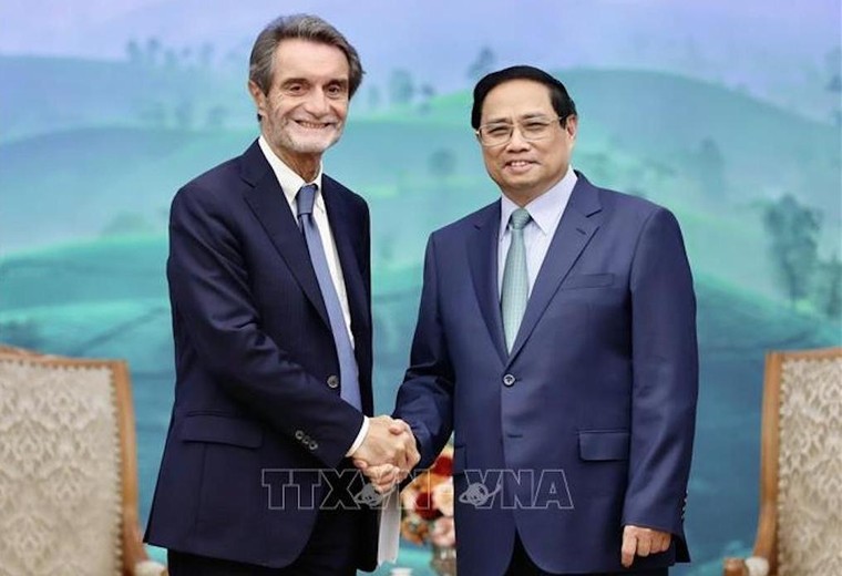 Thủ tướng Phạm Minh Chính tiếp Chủ tịch Vùng Lombardy, Italia ảnh 1