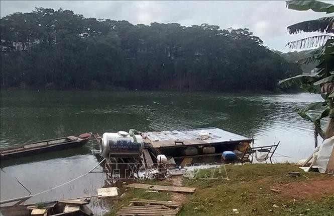 Lâm Đồng: Kiên quyết giải tỏa nhà nổi, lồng bè trên mặt hồ Khu Du lịch Quốc gia hồ Tuyền Lâm ảnh 1