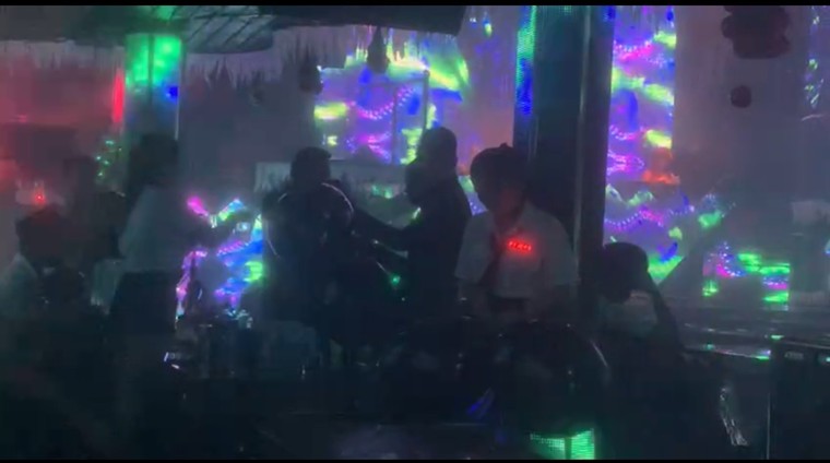 Chứa khách sử dụng ma tuý và bán bóng cười, quán bar Fame có bị thu hồi giấy phép? ảnh 3