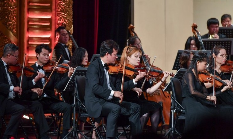 Hà Nội: Đêm nhạc giao hưởng từ thiện "Hành trình của những trái tim" ảnh 2