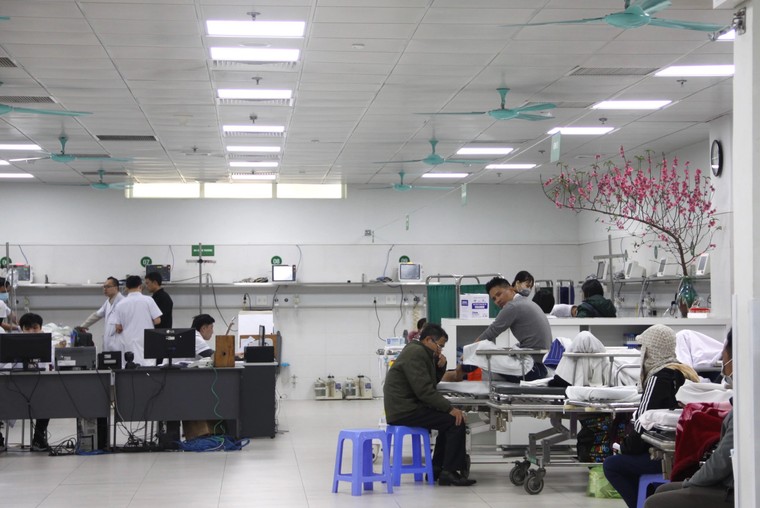 Trong 7 ngày Tết Giáp Thìn, số ca khám, cấp cứu do pháo nổ tăng hơn 51% ảnh 1