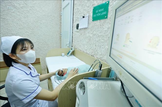 Ngày Thầy thuốc Việt Nam 27/2: Dồn lực nâng cao chất lượng chăm sóc sức khỏe người dân ảnh 2